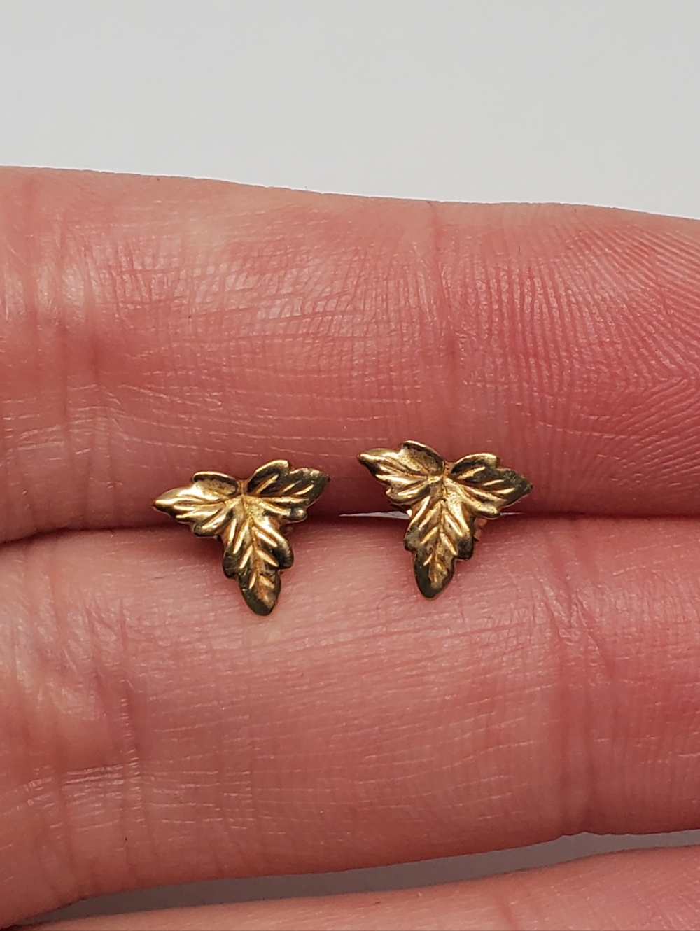 14k Yellow Gold Leaf Stud Earrings